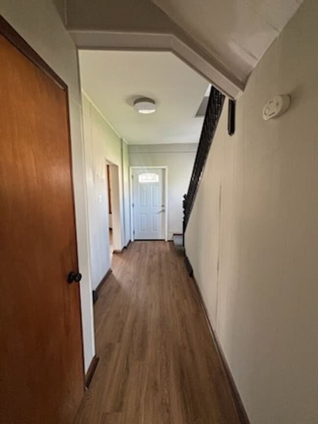 Building Photo - 515 Wallis Ave