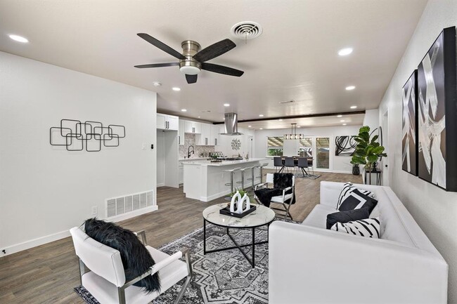 Building Photo - 6910 Rufus Dr