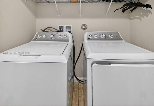 Building Photo - 220 Raspberry Rd