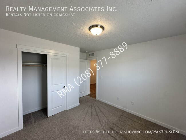 Building Photo - 3794 E Berwick Dr