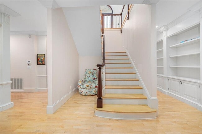 Building Photo - 524 Tillinghast Rd