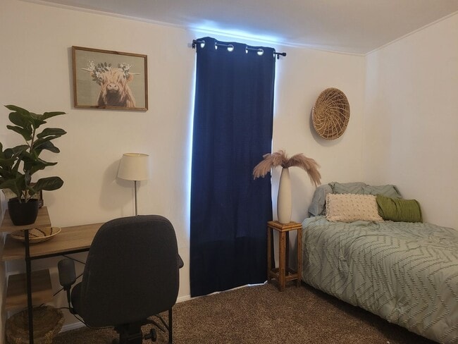 Building Photo - Renovated 3-Bedroom Oasis Near Colorado River with Stunning Desert Views