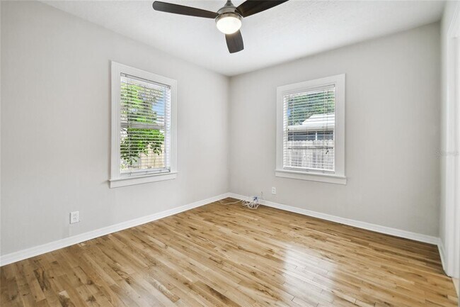 Building Photo - 308 N Gomez Ave