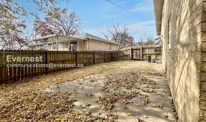 Building Photo - 9515 E 18 St S