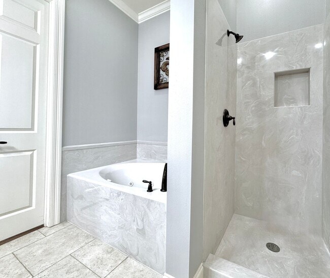 Building Photo - 3 Bed, 2 Bath Home in Pelican Point – Spac...