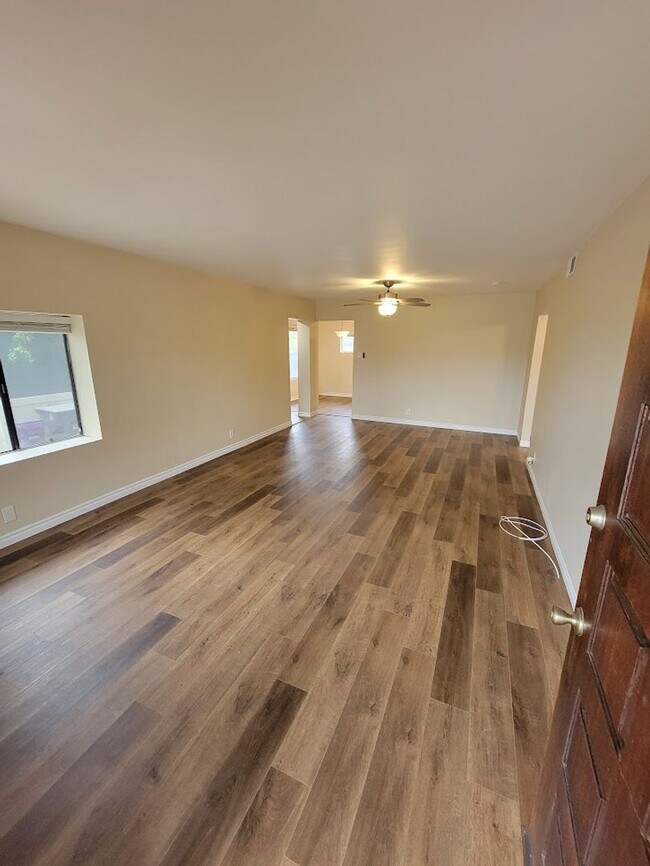 Building Photo - 249