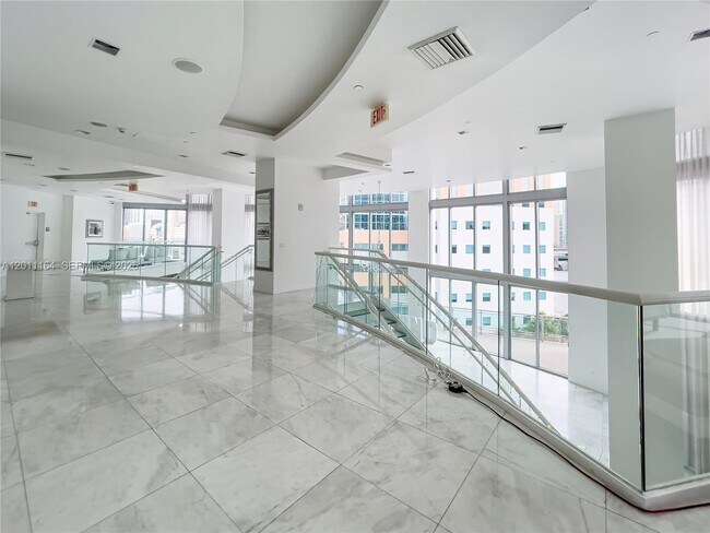 Building Photo - 350 S Miami Ave