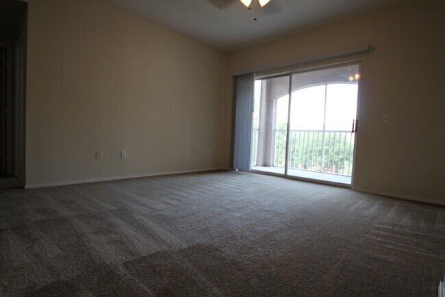 Building Photo - The Preserve @ Temple Terrace - 1 bed/1 bath, 3rd floor condo