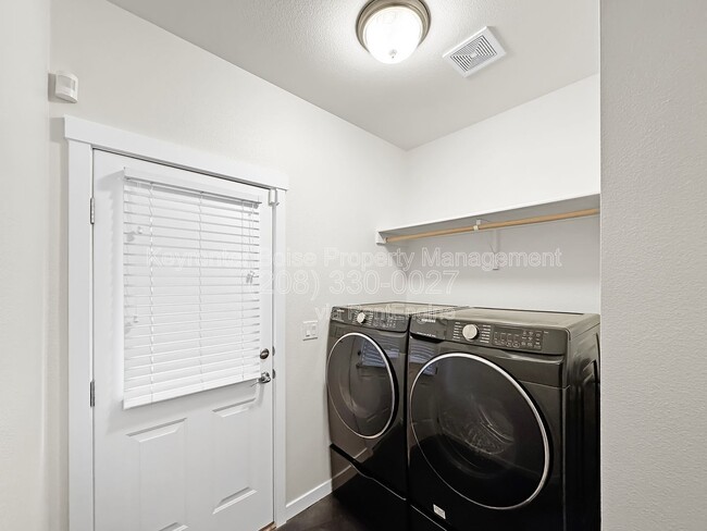 Building Photo - 8721 W Pine Valley Ln