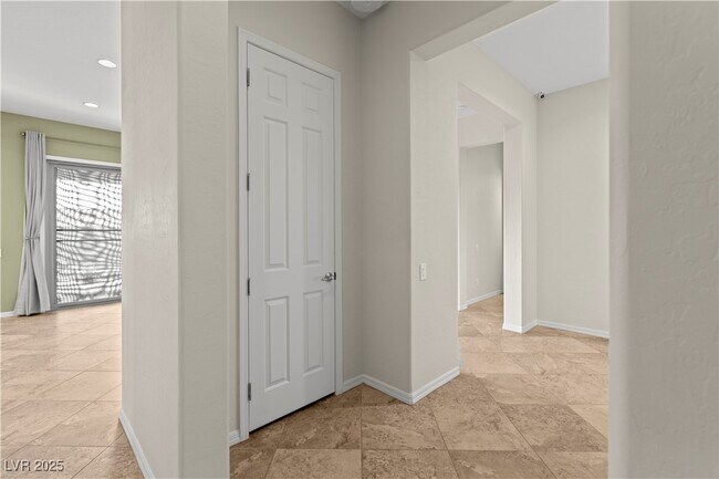 Building Photo - 2685 La Boutique St