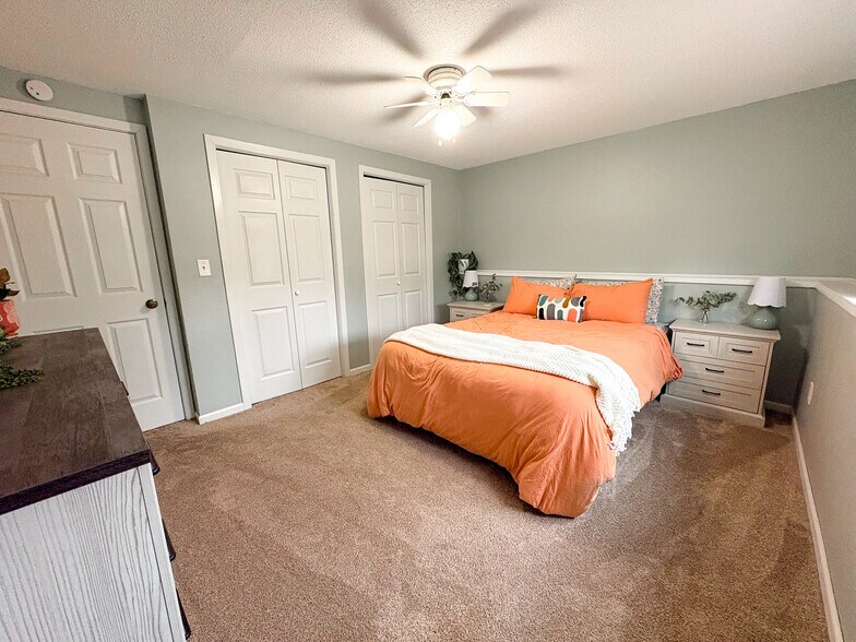 Building Photo - 2418 Marquette Dr