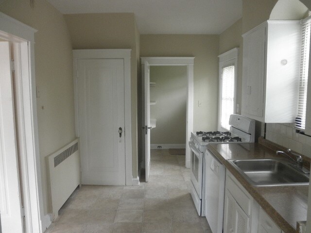 Building Photo - 6106 Sefton Ave/ Great 3 bedroom 1.5 bath ...