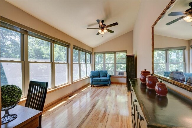 Building Photo - 495 Chicory Dr E