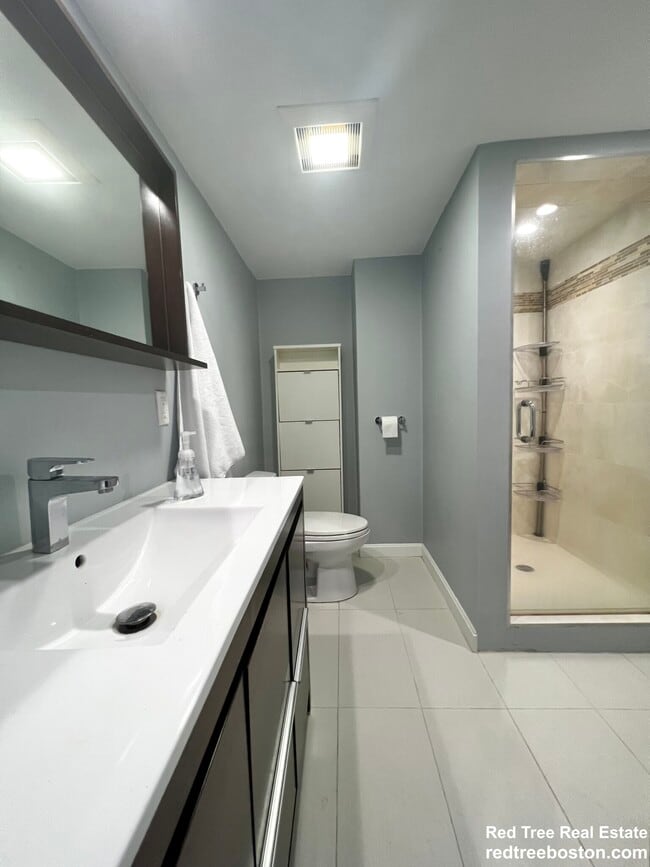 Building Photo - 57 Broadlawn Park