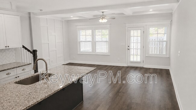Building Photo - 1058 Linsmore Ave