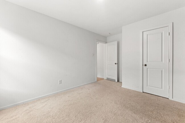 Building Photo - 3005 Majestic Sunrise Dr