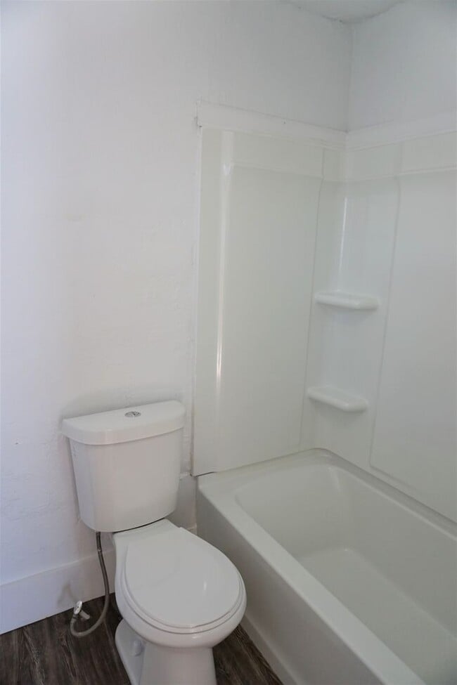 Building Photo - 523 SW 26