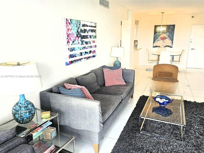 Building Photo - 5161 Collins Ave
