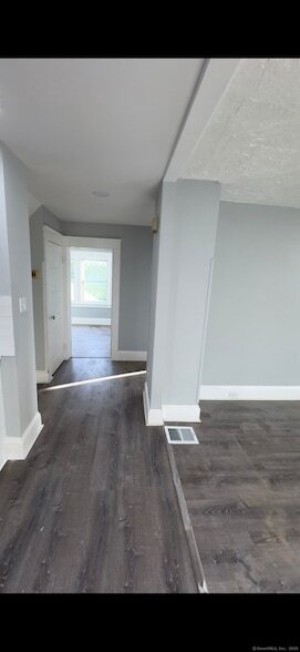 Building Photo - 95 New Canaan Ave