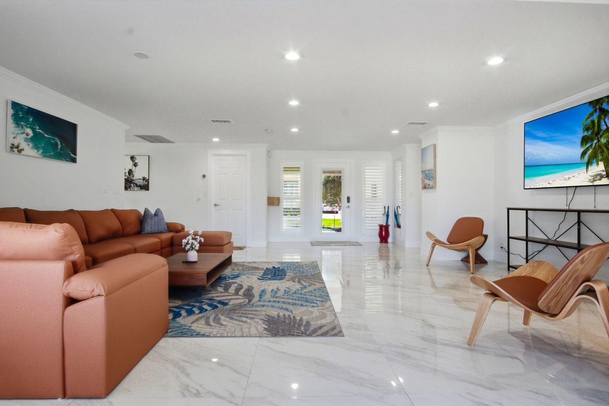 Building Photo - 455 Bayside Ave