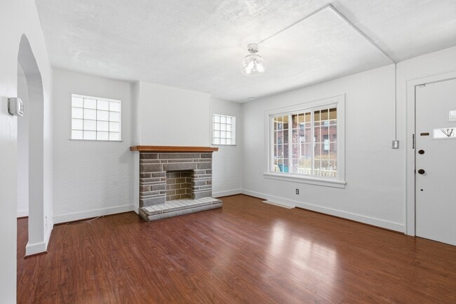Building Photo - 240 Ridgewood Ave