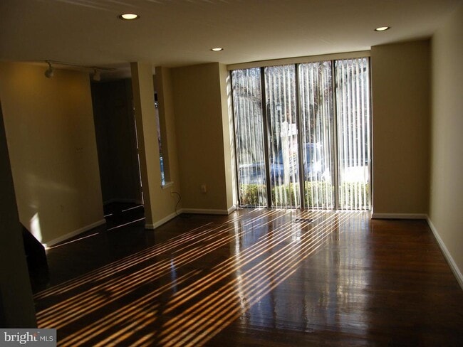 Building Photo - 10865 Deborah Dr