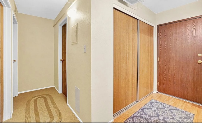 Building Photo - 1000 Beck St