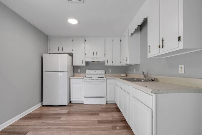 Building Photo - 27 Sierra Rd