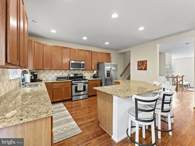 Building Photo - 8873 Royal Doulton Ln