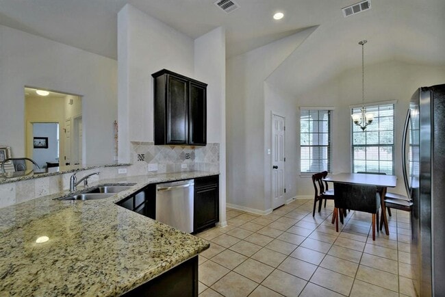 Building Photo - 2208 Granite Hill Dr