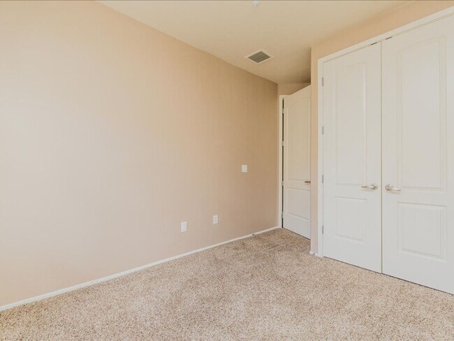 Building Photo - 3 Bedroom, 2.5 Bath CATALINA MOUNTAIN VIEWS! ROOF TOP CABANA!!
