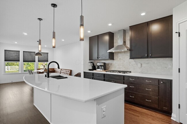 Building Photo - 6060 Lavender