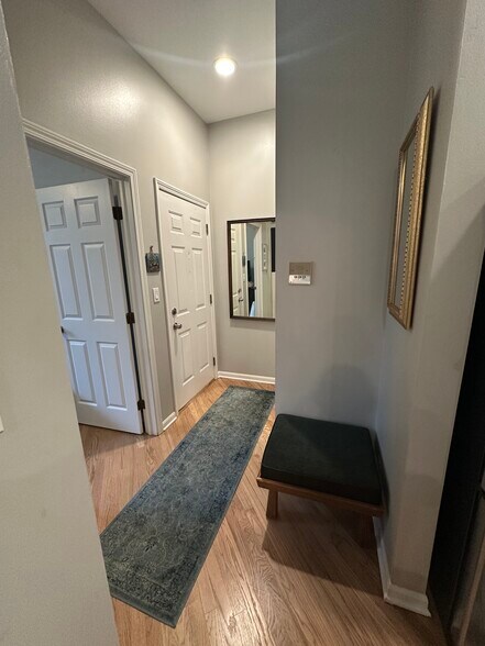 Entryway - 1464 W Grace St
