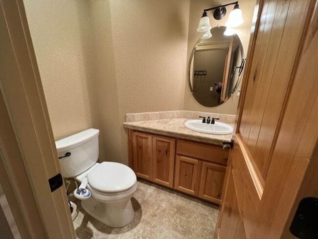 Building Photo - Craftsman home with many upgrades & RV Parking