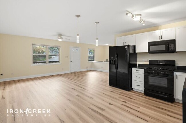 Building Photo - 25 Hazzard St