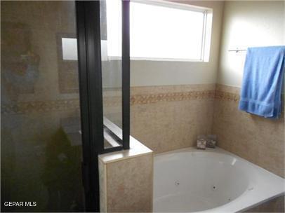Building Photo - 5429 Francisco Roque Dr