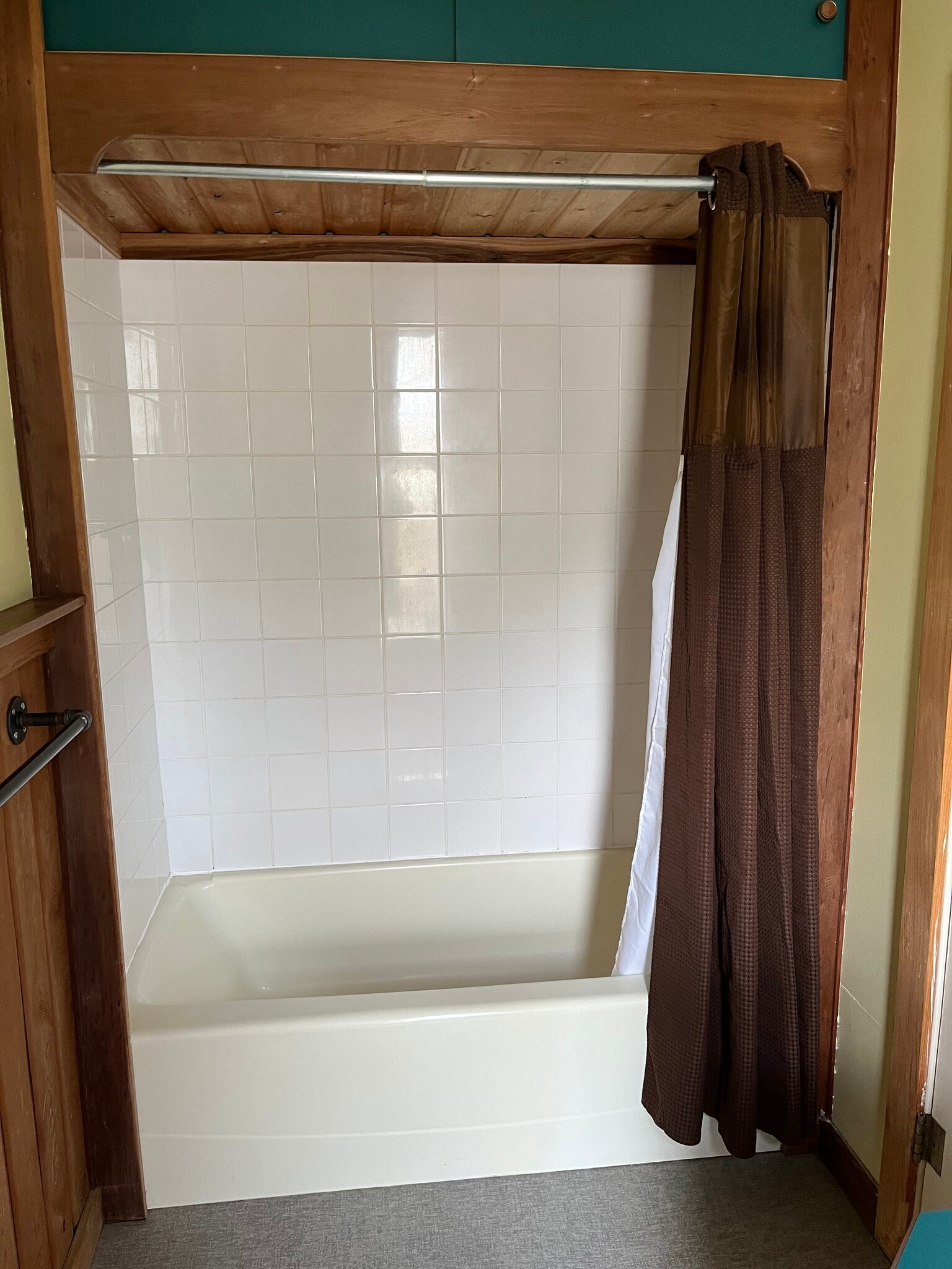 Main floor bedroom private bath2 - 620 N Davis St