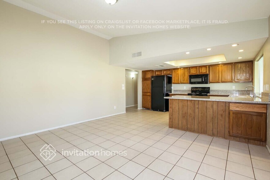 Building Photo - 5634 W Altadena Ave