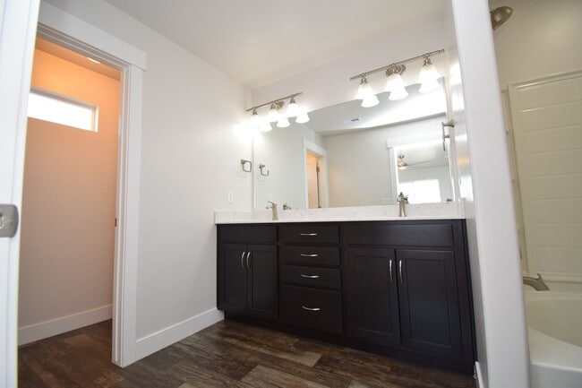 Building Photo - 4 Bed 3.5 Bath Sunny and Spacious South Jordan Corner-Lot Home with Views!