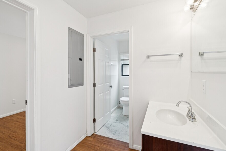 Building Photo - 6761 Del Playa Dr