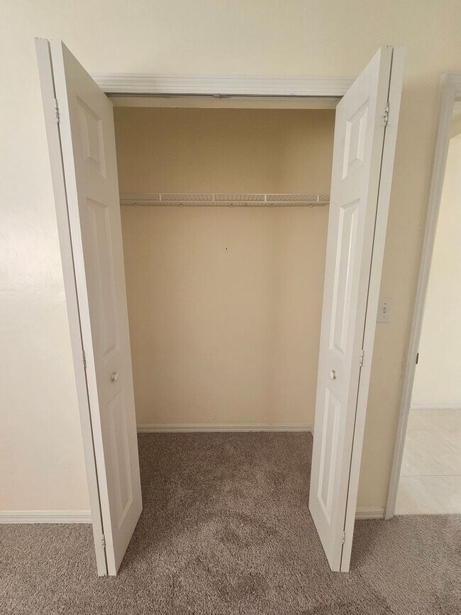 Building Photo - 3/2/2 Annual Rental Available!!