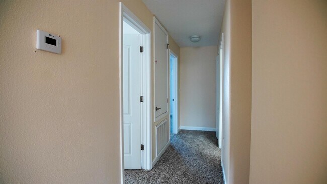 Building Photo - 1528 Moon Valley Dr