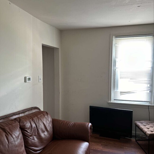 Building Photo - 129-1/2 E Cleveland Ave