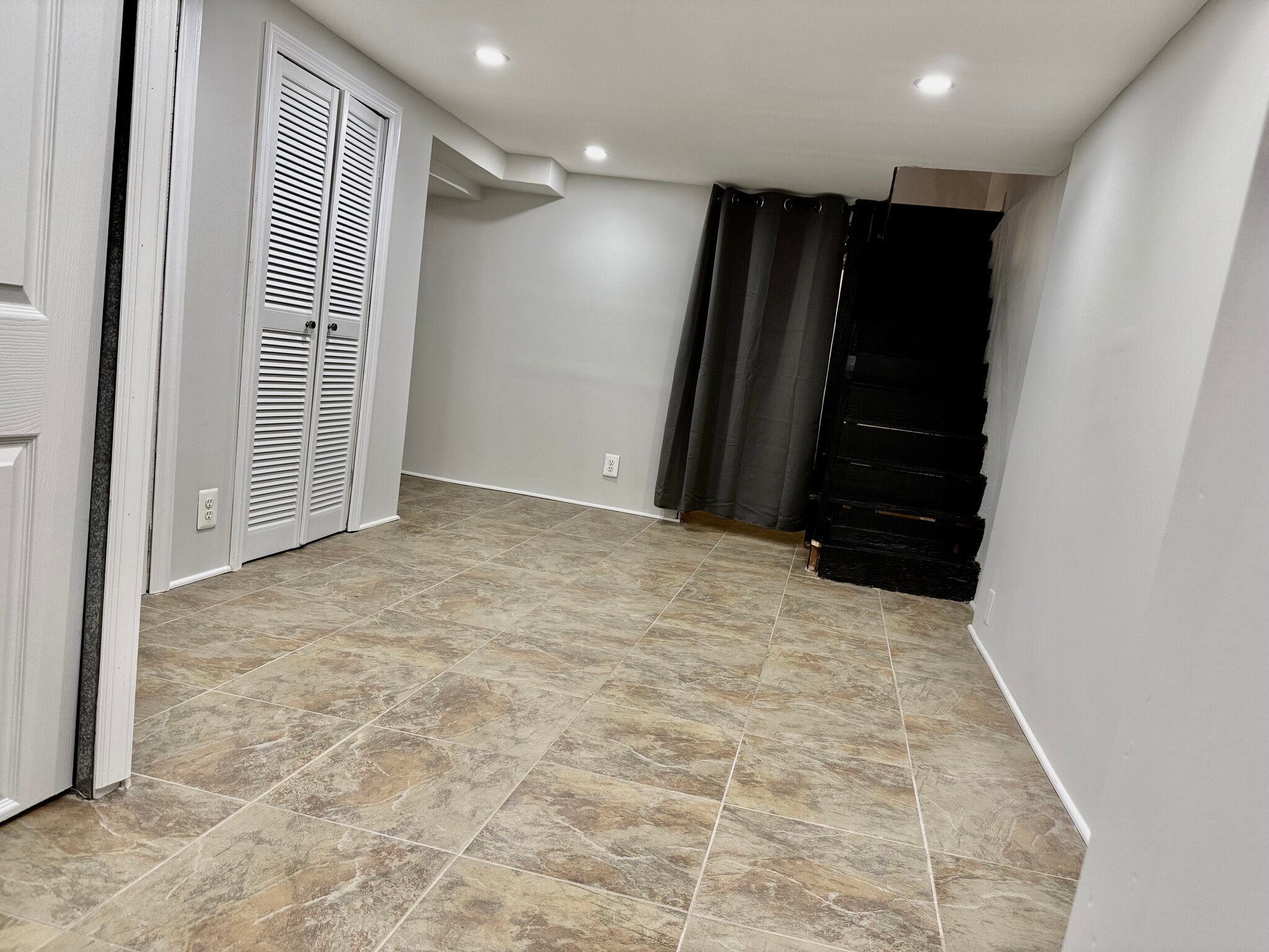 Building Photo - 2322 S Hutchinson St