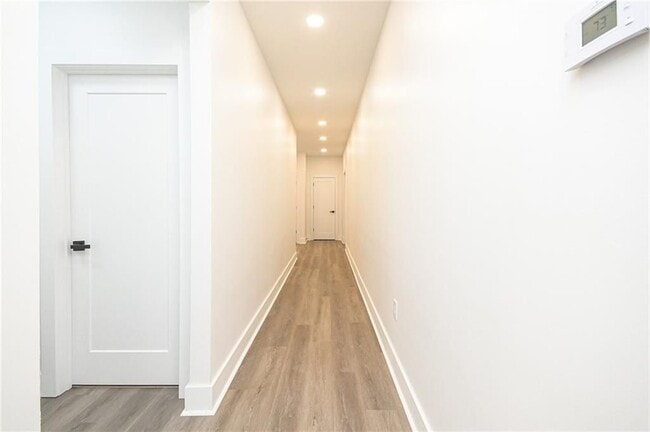 Building Photo - 3604 Pineview Cir NW