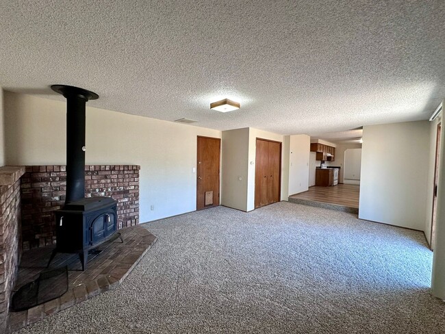 Building Photo - 970 S 55th Pl