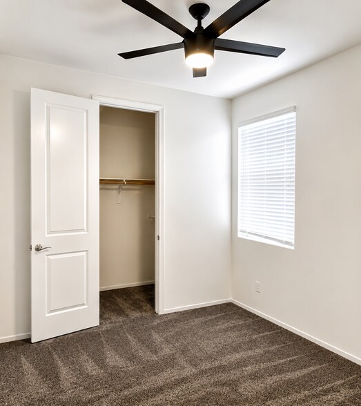 Building Photo - 122 S Siena Ln