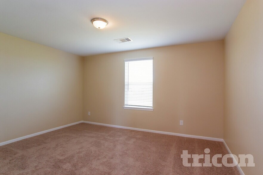Building Photo - 421 Palomino Stand Dr