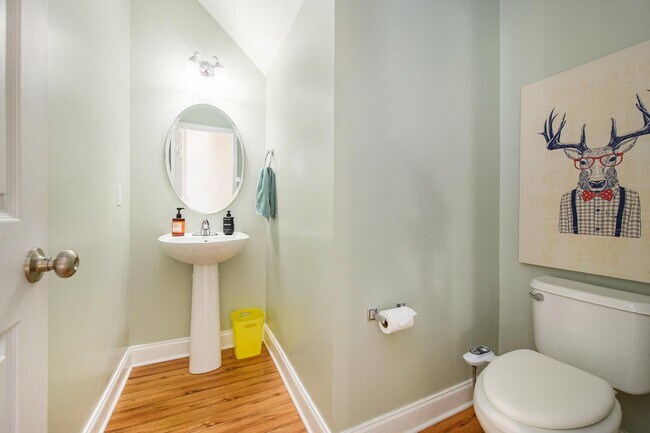 Building Photo - 520 Crossland Dr