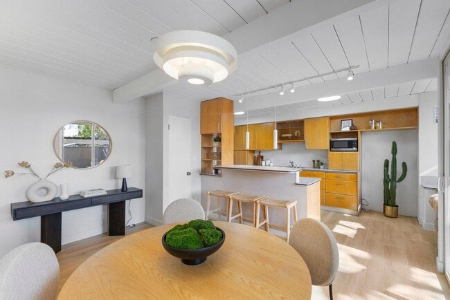 Building Photo - 729 Stendhal Ln